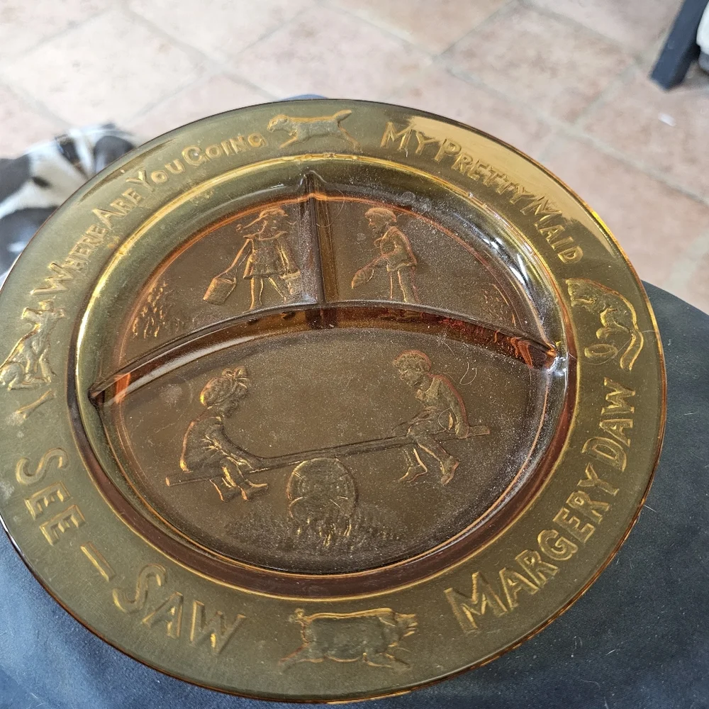 Yellow display serving plate
